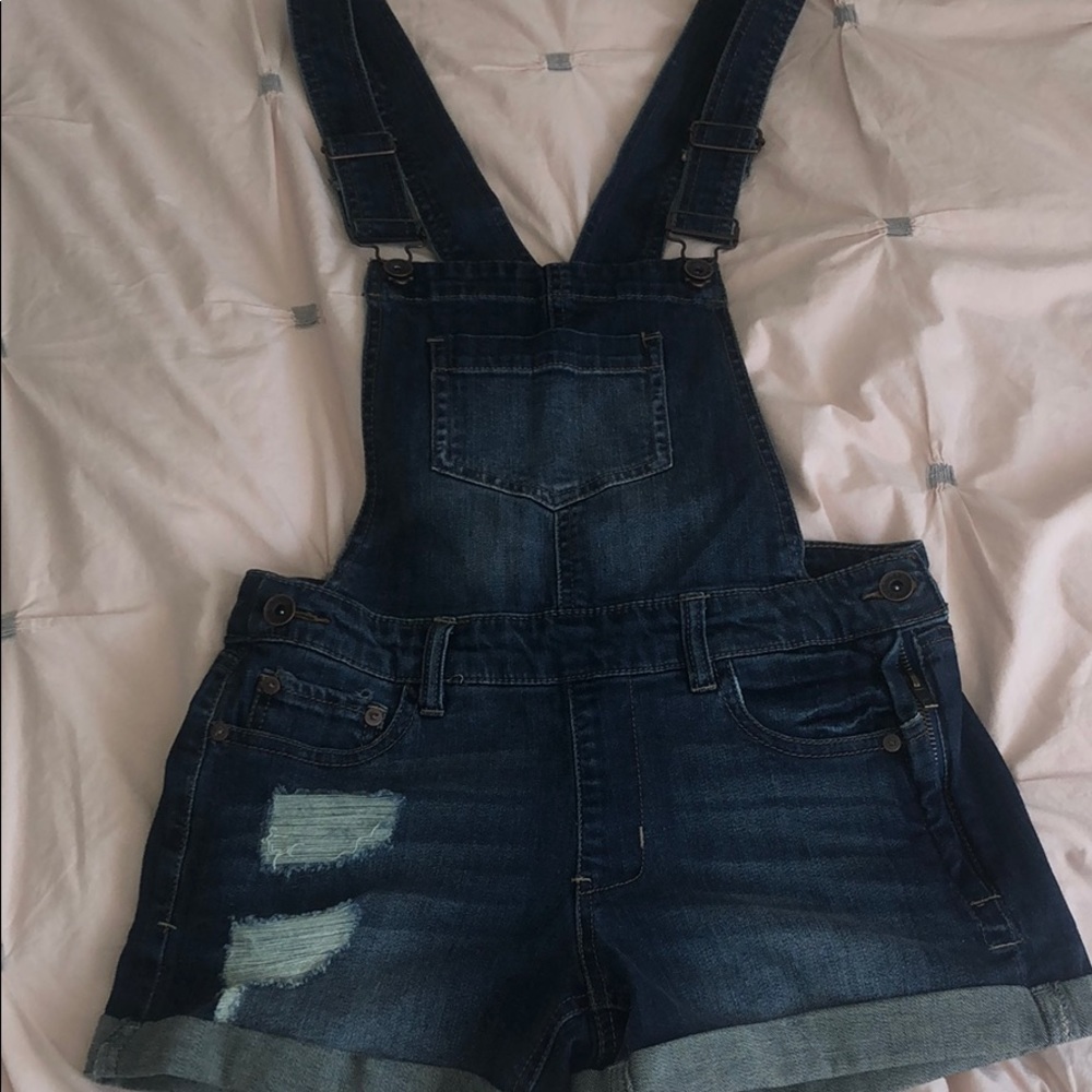 cute overall shorts!!